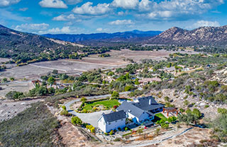 23539 Mountainside-Ct_320